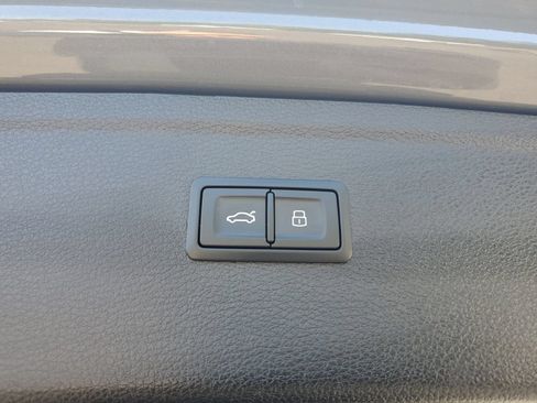 Used 2024 Audi SQ5 Prestige w/ Prestige Package AWD/4WD image 9