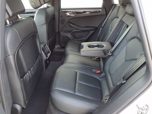 Used 2023 Porsche Macan AWD/4WD image 18