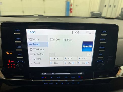 Used 2023 Toyota Sienna LE FWD image 14