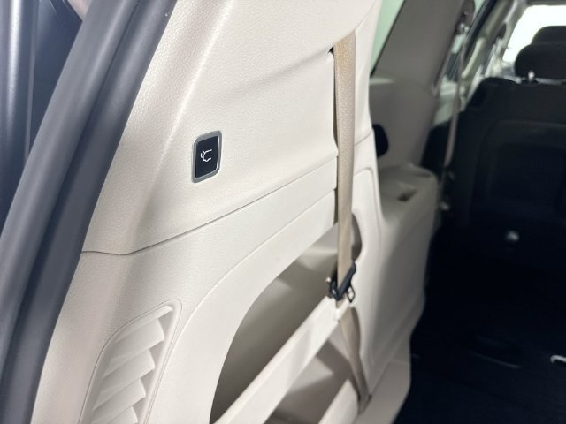 Used 2023 Chrysler Voyager LX FWD image 33