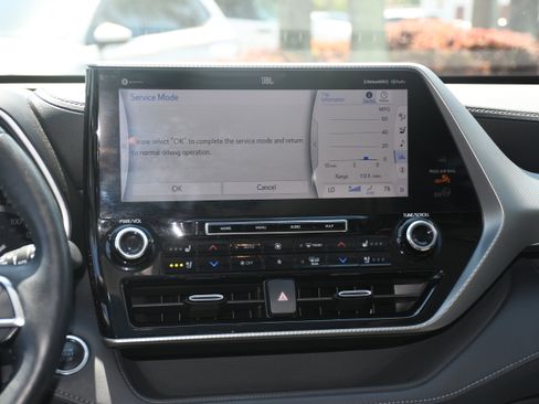 Used 2020 Toyota Highlander Platinum image 19