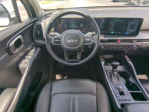 Used 2024 Kia Sorento S FWD image 19