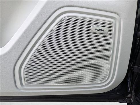 Used 2025 Porsche Macan image 13