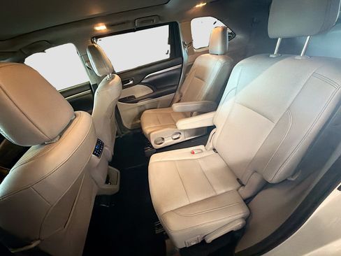 Used 2018 Toyota Highlander Limited Platinum AWD/4WD image 28