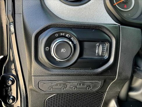 Used 2024 Jeep Wrangler Sport S image 33