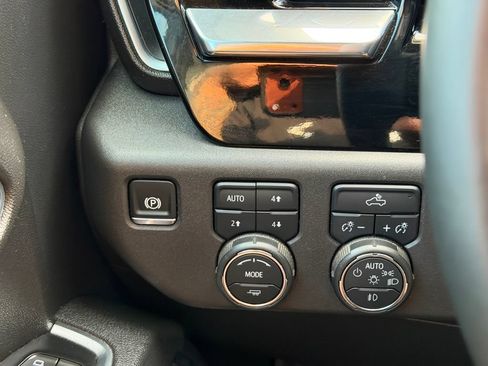 Used 2025 Chevrolet Silverado 1500 LT Trail Boss w/ Convenience Package II AWD/4WD image 15