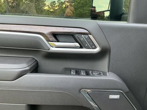 Used 2025 Chevrolet Silverado 2500 LTZ w/ Trail Boss Package AWD/4WD image 15