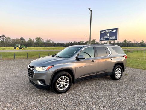 Used 2018 Chevrolet Traverse LT image 2