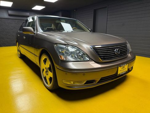 Used 2005 Lexus LS 430 RWD image 3