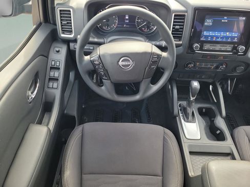Used 2022 Nissan Frontier SV image 11