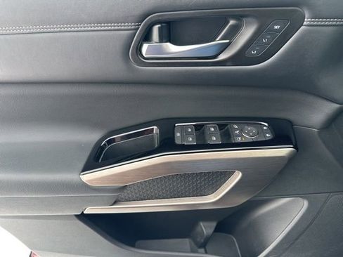 Used 2023 Nissan Pathfinder Platinum image 33