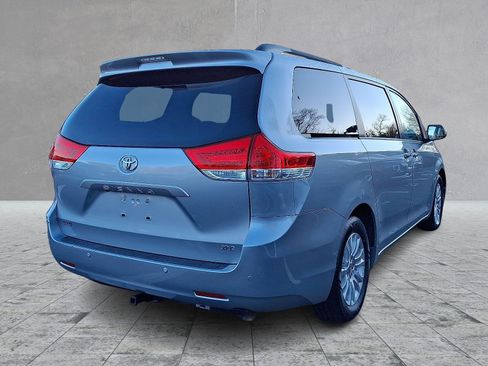 Used 2014 Toyota Sienna XLE w/ Entertainment Package image 11