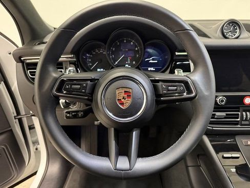 Certified 2025 Porsche Macan image 16