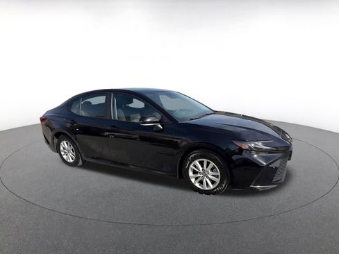 Used 2025 Toyota Camry LE image 2