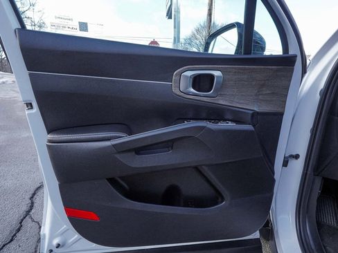 Used 2022 Kia Sorento S image 10