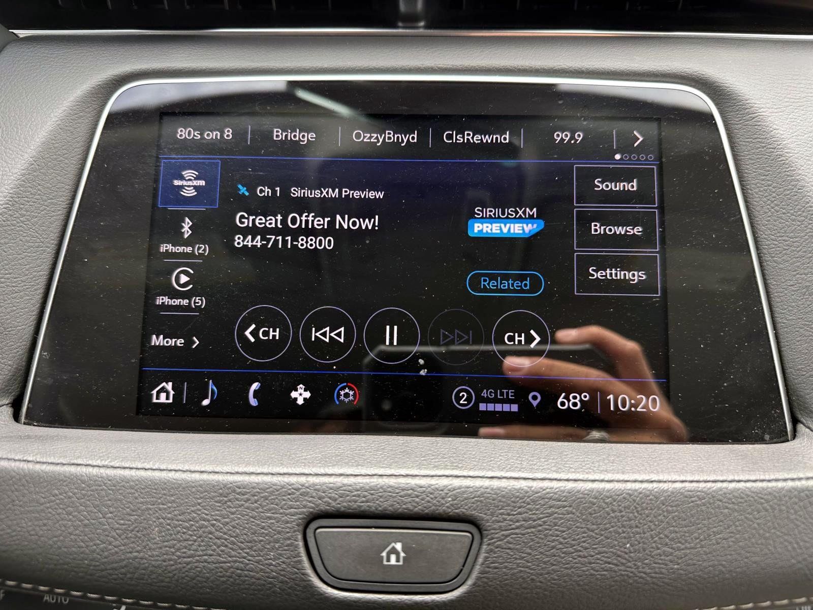 Used 2022 Cadillac XT4 Luxury w/ Cold Weather Package AWD/4WD image 20