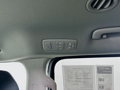 Used 2024 Kia Carnival LX image 25