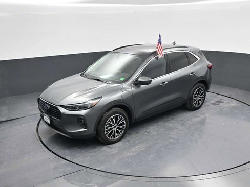 Used 2025 Ford Escape SE w/ PHEV Premium Package image 32