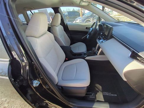 Used 2023 Toyota Corolla Cross LE image 21