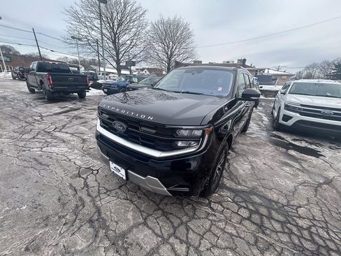 Used 2025 Ford Expedition Max Platinum image 3