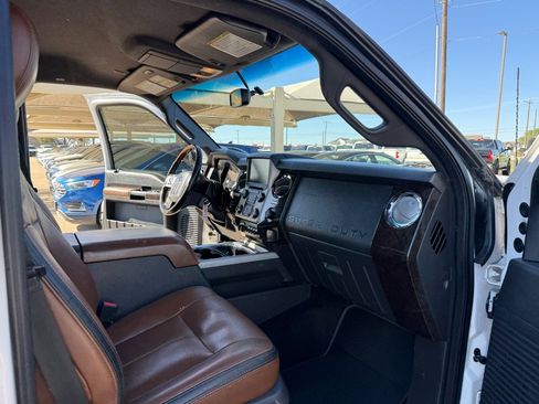 Used 2014 Ford F250 Platinum w/ FX4 Off-Road Package AWD/4WD image 17