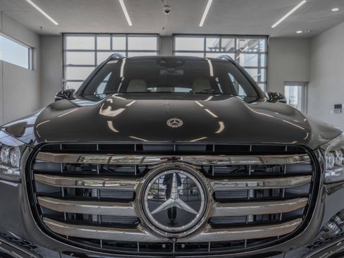 New 2026 Mercedes-Benz GLS 580 4MATIC image 23