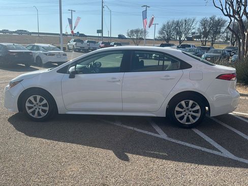 Used 2025 Toyota Corolla LE image 6