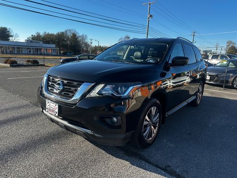Used 2019 Nissan Pathfinder SL image 1