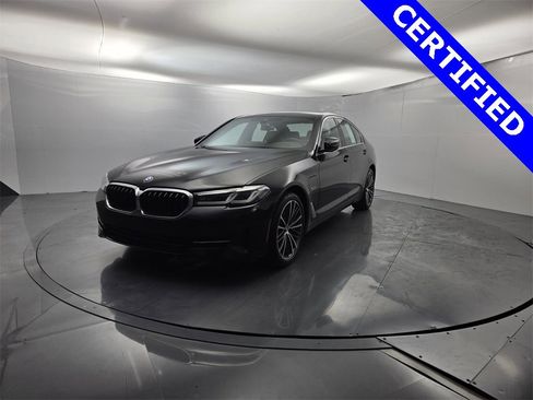 Certified 2023 BMW 530e w/ Premium Package image 5
