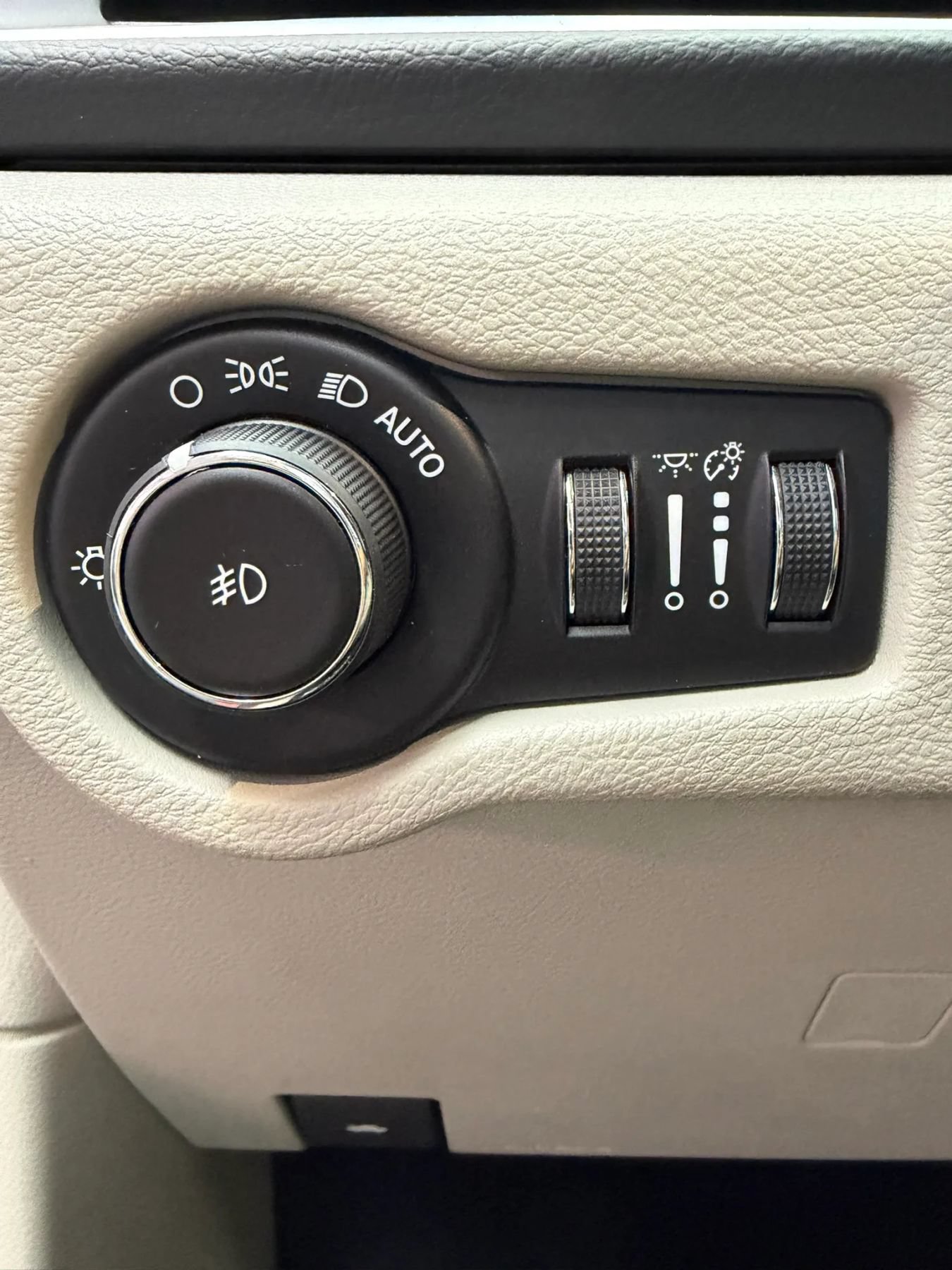 Used 2018 Chrysler Pacifica Touring-L Plus w/ Advanced Safetytec Group FWD image 14