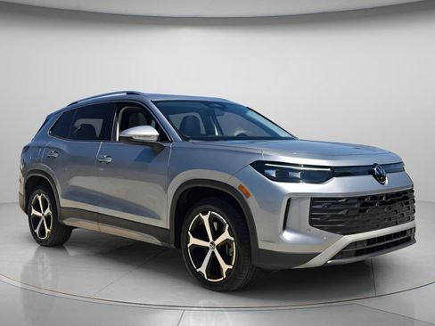 Certified 2025 Volkswagen Tiguan SE AWD/4WD image 8