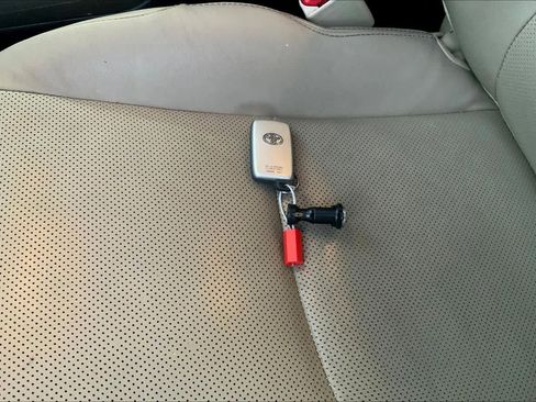 Used 2016 Toyota 4Runner Limited image 14