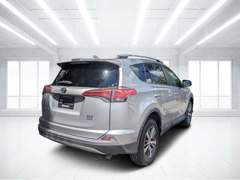 Used 2018 Toyota RAV4 XLE AWD/4WD image 3