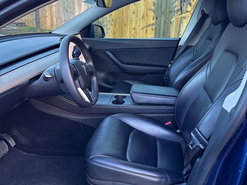 Used 2022 Tesla Model Y Long Range image 24