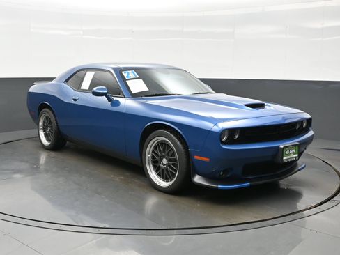 Used 2021 Dodge Challenger GT w/ Blacktop Package AWD/4WD image 11