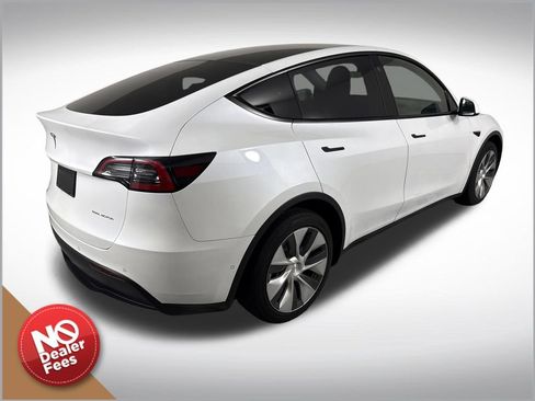 Used 2022 Tesla Model Y Long Range AWD/4WD image 3