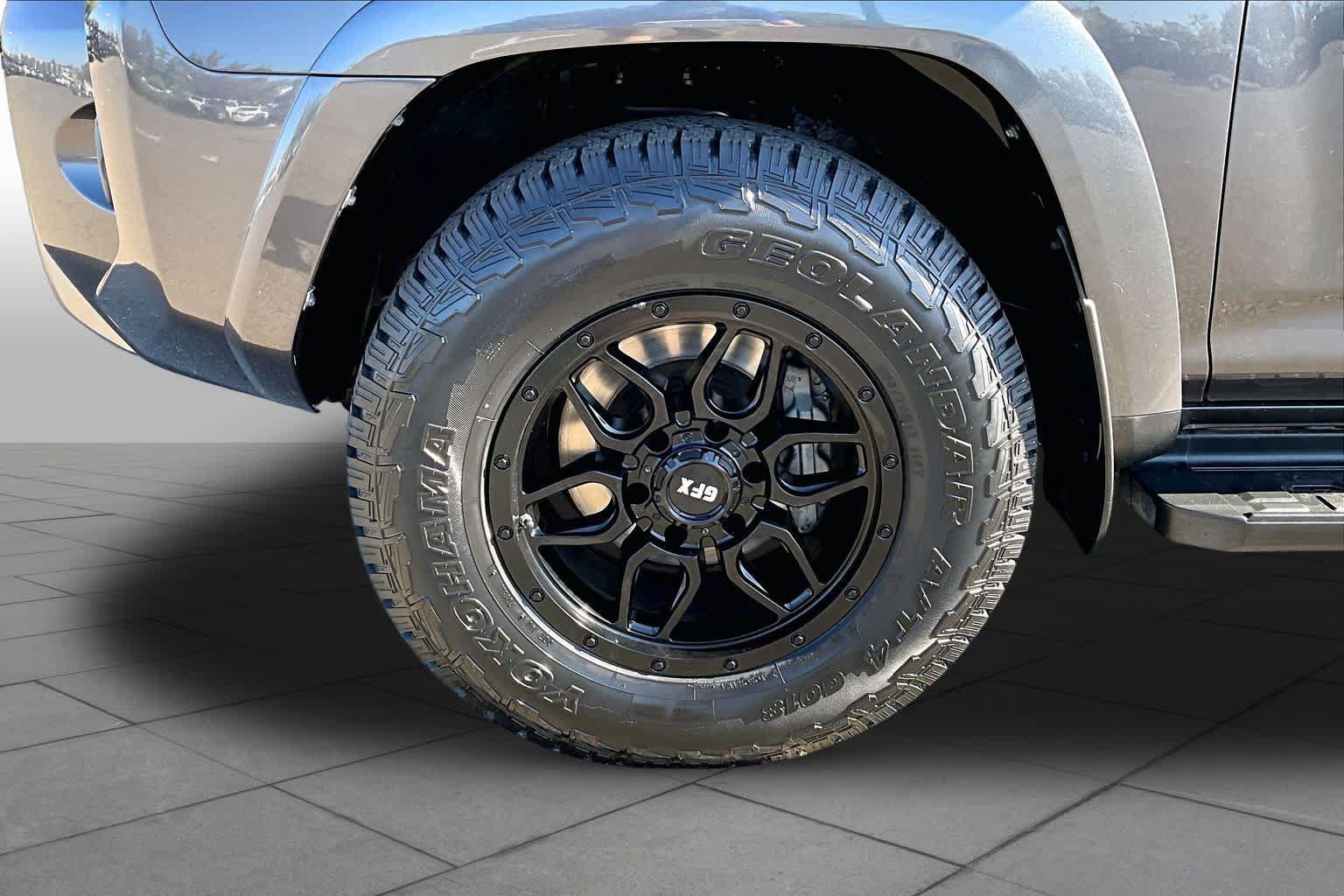 Used 2018 Toyota 4Runner TRD Off-Road w/ Convenience Package AWD/4WD image 10