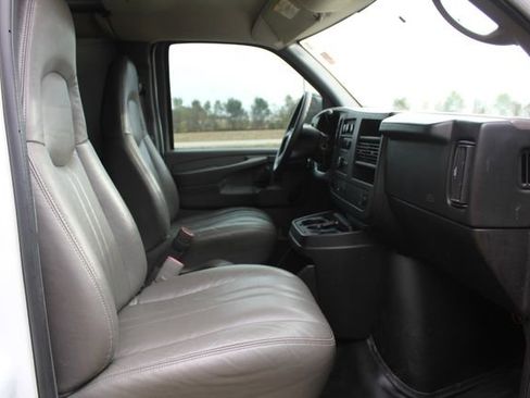 Used 2009 Chevrolet Express 2500 image 21
