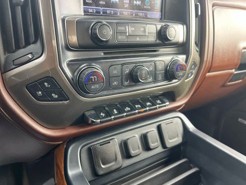 Used 2018 Chevrolet Silverado 1500 High Country image 24