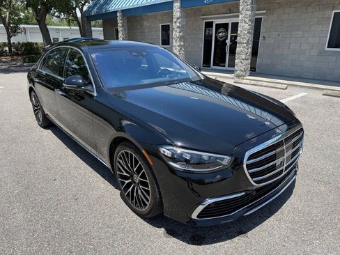Used 2022 Mercedes-Benz S 580 4MATIC Sedan w/ Rear Seat Package image 12