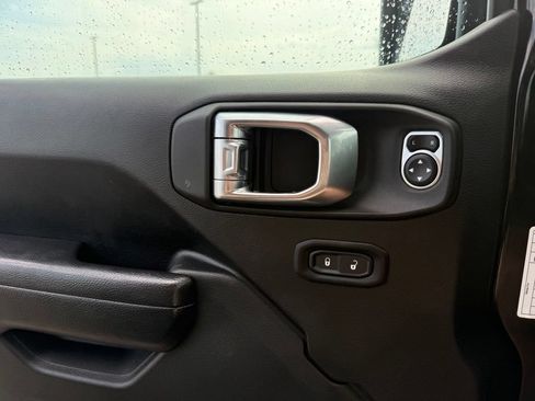 Used 2023 Jeep Wrangler Unlimited AWD/4WD image 11