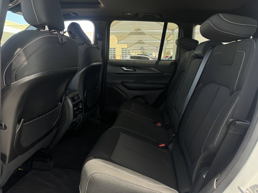Used 2025 Jeep Grand Cherokee Laredo X w/ Luxury Tech Group I AWD/4WD image 27