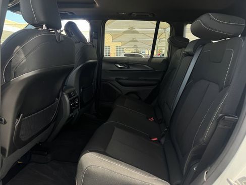 Used 2025 Jeep Grand Cherokee Laredo X w/ Luxury Tech Group I AWD/4WD image 27