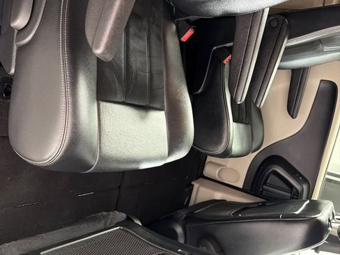 Used 2017 Dodge Grand Caravan SXT FWD image 20