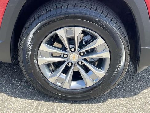 Used 2026 Chevrolet Equinox LT AWD/4WD image 8