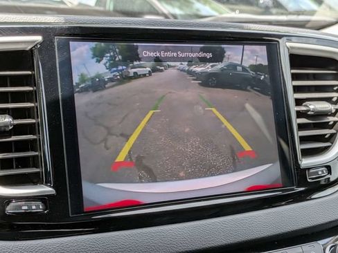 Used 2024 Chrysler Pacifica Touring-L FWD image 24