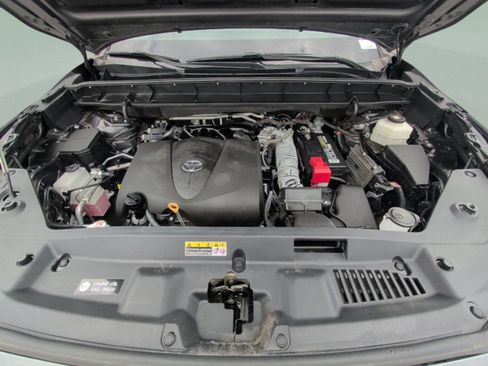 Used 2022 Toyota Highlander L FWD image 10