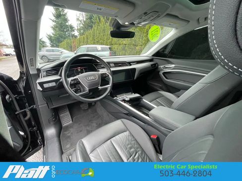 Used 2021 Audi e-tron Premium image 32