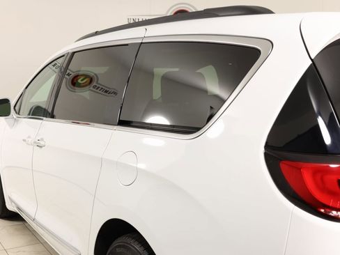 Used 2022 Chrysler Pacifica Limited image 49