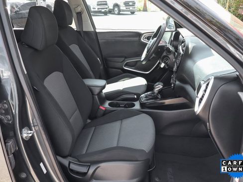 Used 2023 Kia Soul LX image 29